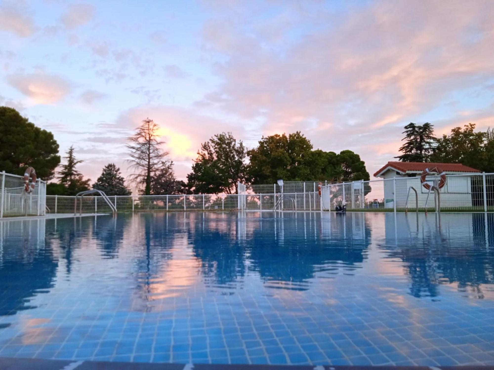 Albergue Zaragoza Camping ภายนอก รูปภาพ