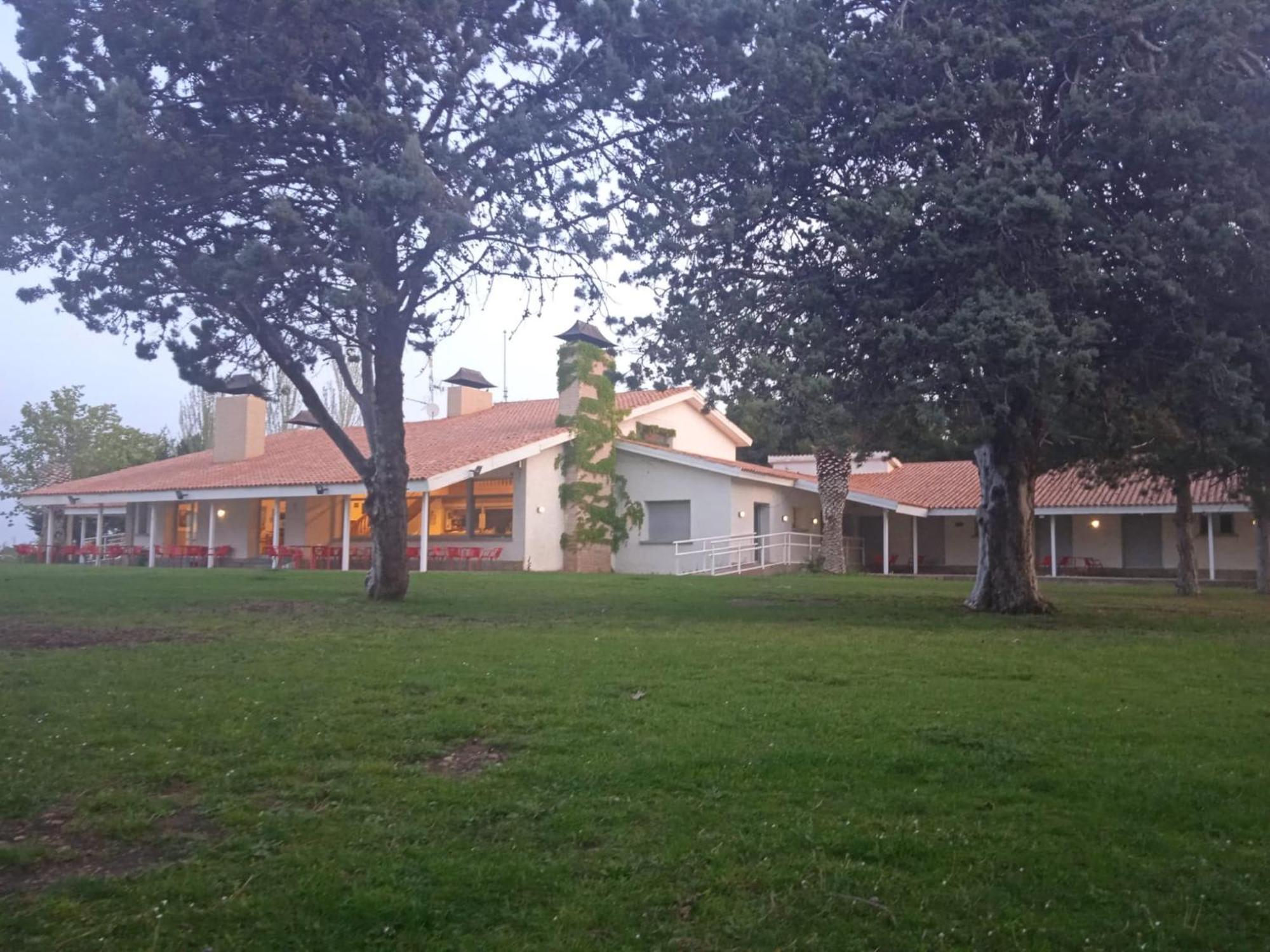 Albergue Zaragoza Camping ภายนอก รูปภาพ