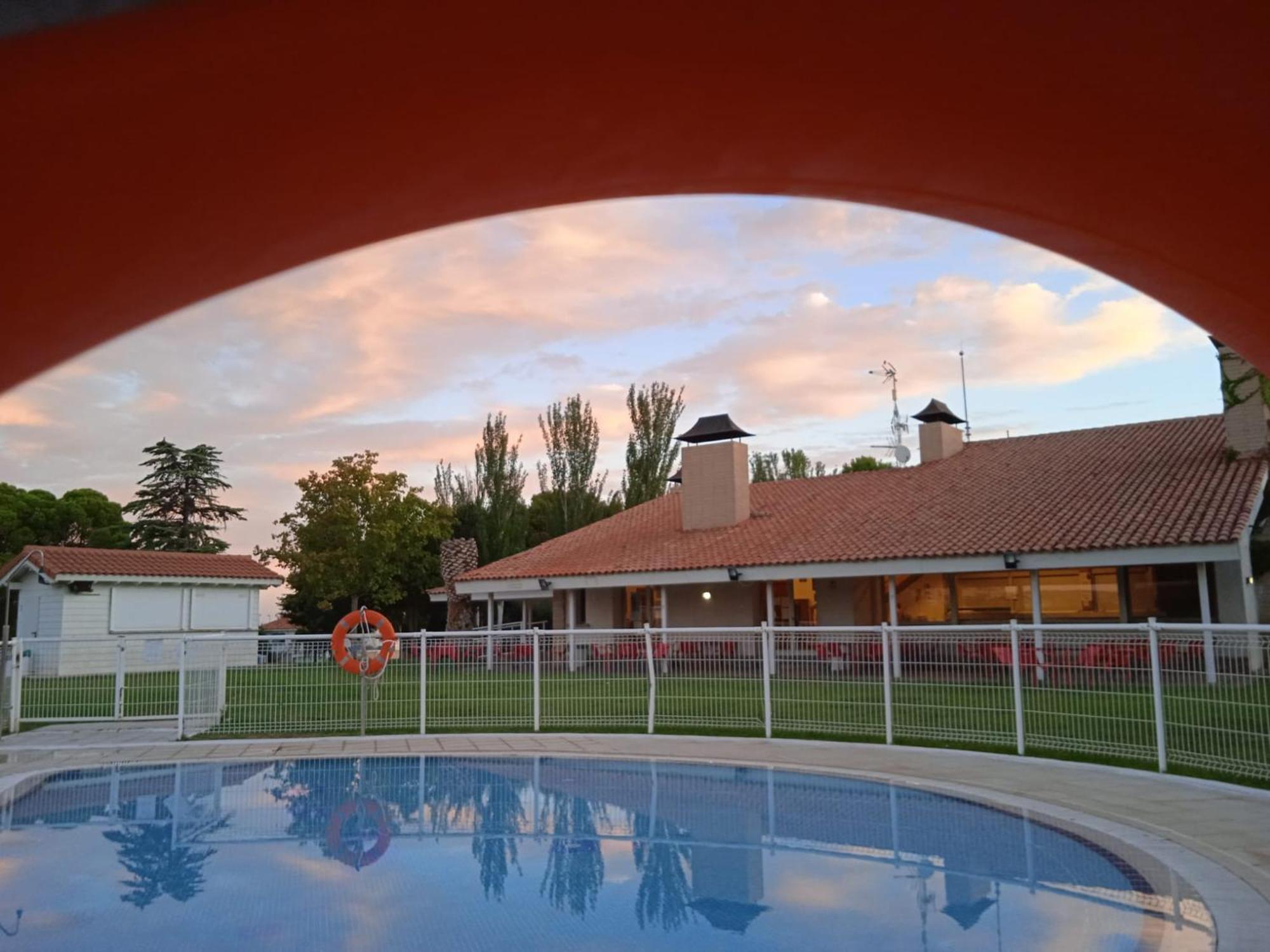 Albergue Zaragoza Camping ภายนอก รูปภาพ
