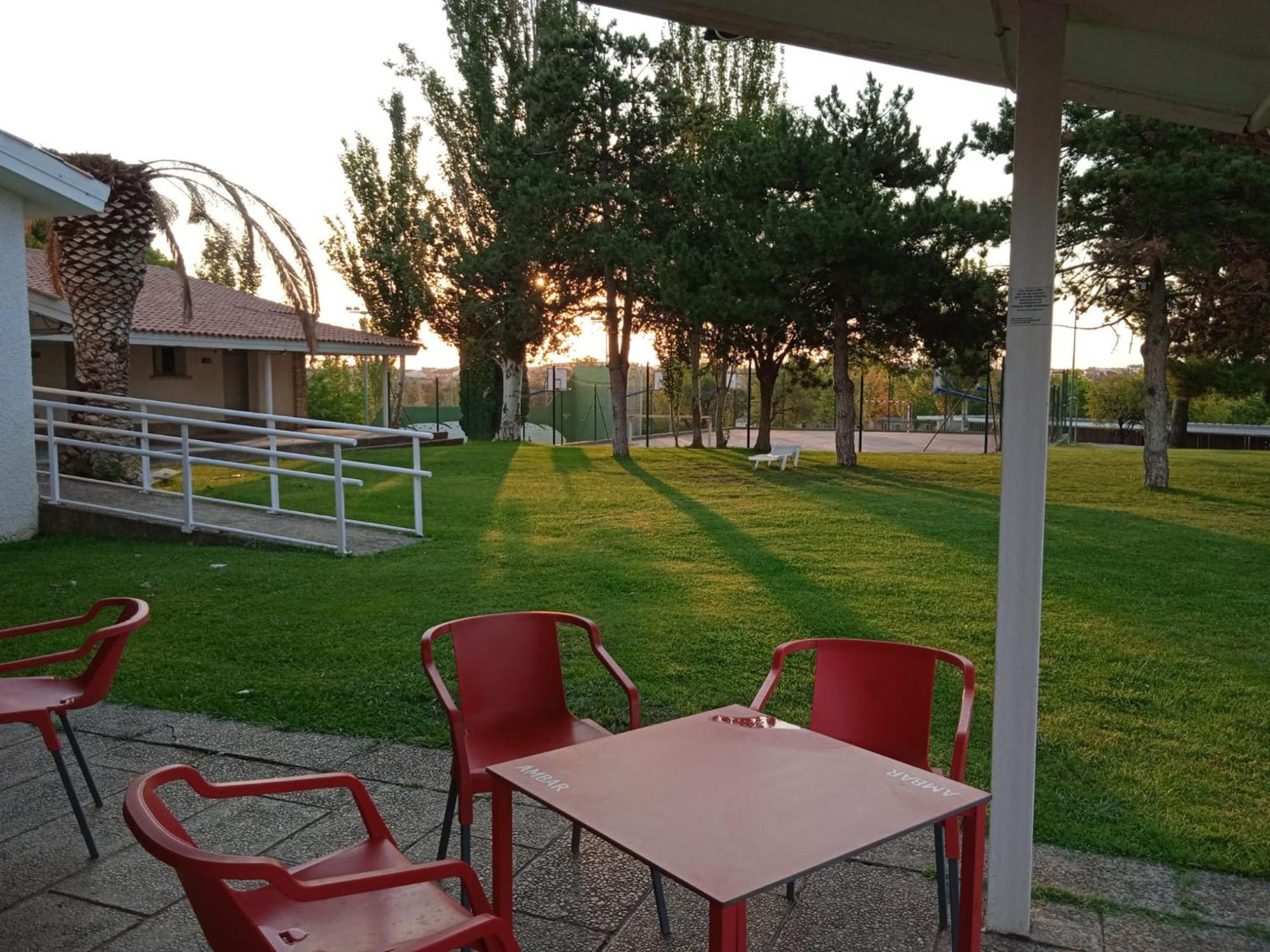 Albergue Zaragoza Camping ภายนอก รูปภาพ