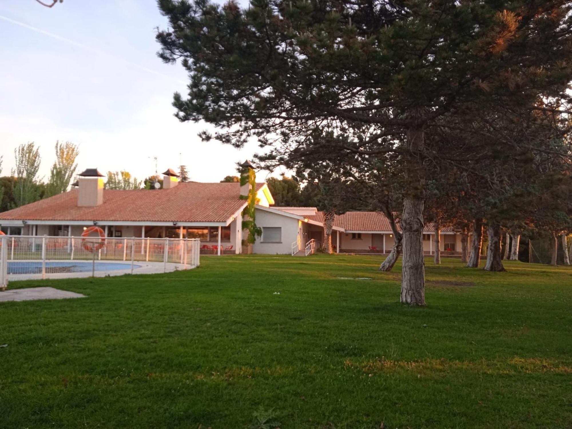 Albergue Zaragoza Camping ภายนอก รูปภาพ
